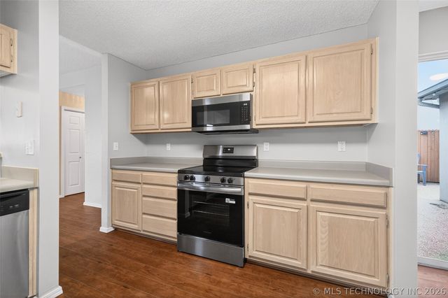 8323 E 81st Place, Tulsa, OK 74133