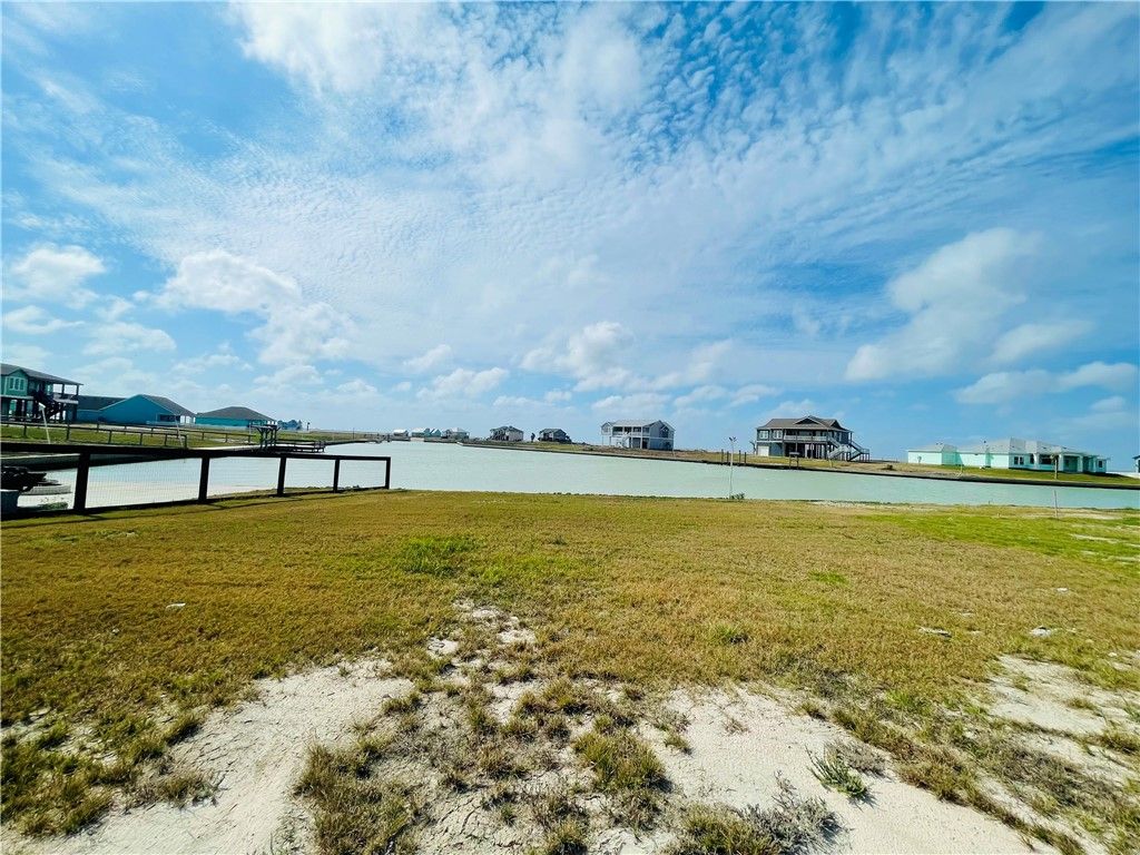 6 Westpointe Dr, Rockport, TX 78382 — photo 2