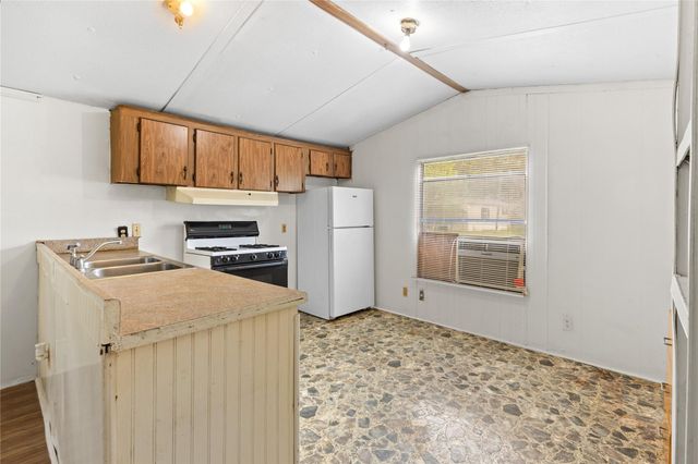 370 Lakeside Circle, Trinity, TX 75862