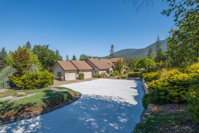701 Serenity Lane, Grants Pass, OR 97526