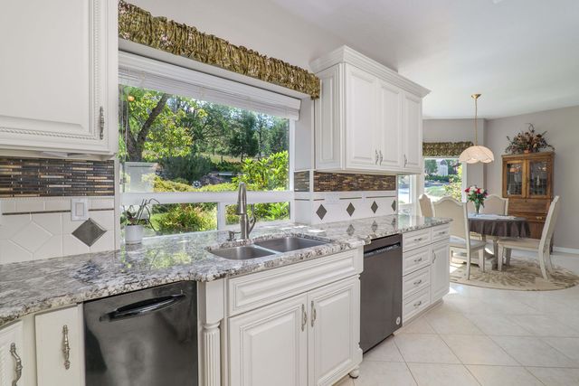 701 Serenity Lane, Grants Pass, OR 97526