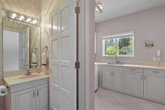 701 Serenity Lane, Grants Pass, OR 97526