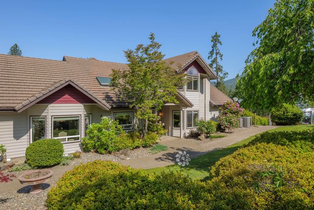 701 Serenity Lane, Grants Pass, OR 97526