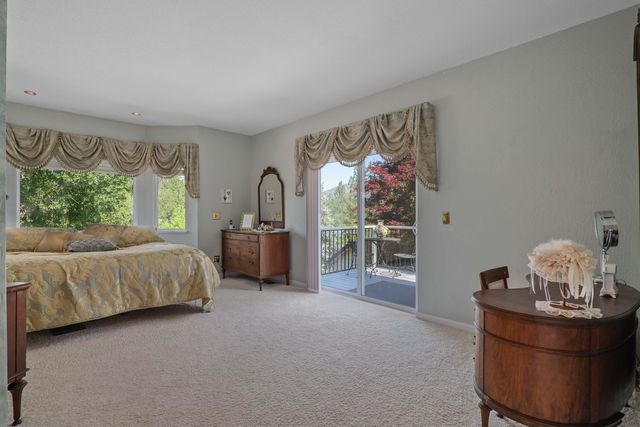 701 Serenity Lane, Grants Pass, OR 97526