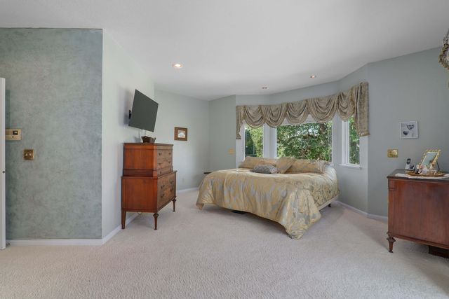 701 Serenity Lane, Grants Pass, OR 97526