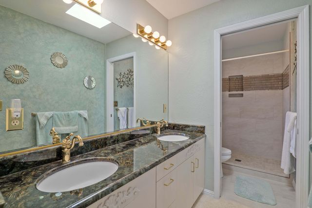 701 Serenity Lane, Grants Pass, OR 97526