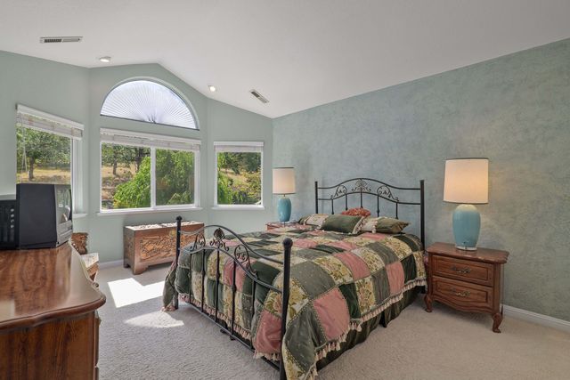 701 Serenity Lane, Grants Pass, OR 97526