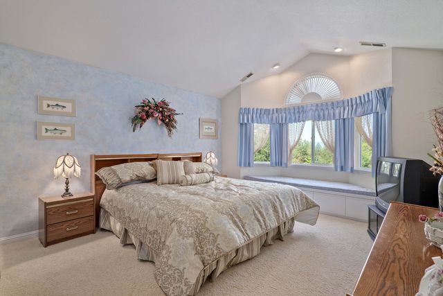 701 Serenity Lane, Grants Pass, OR 97526