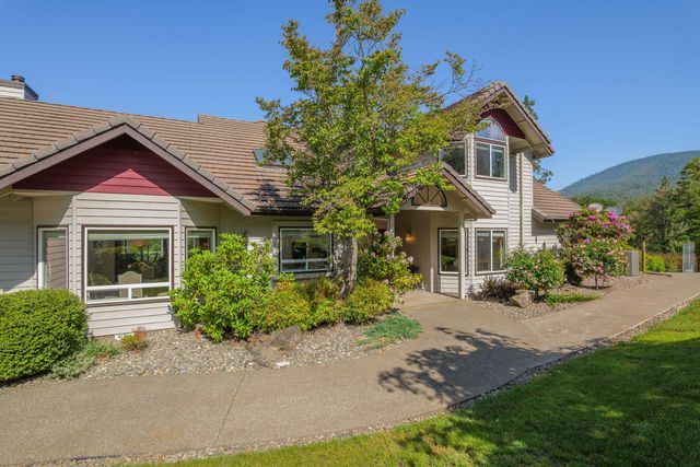 701 Serenity Lane, Grants Pass, OR 97526