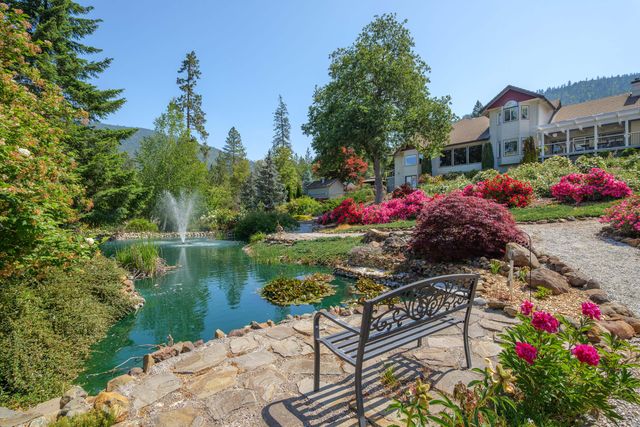 701 Serenity Lane, Grants Pass, OR 97526