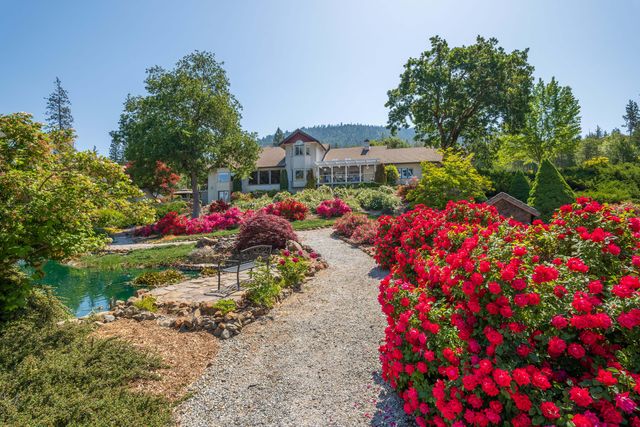 701 Serenity Lane, Grants Pass, OR 97526