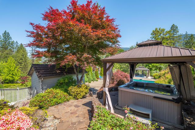 701 Serenity Lane, Grants Pass, OR 97526