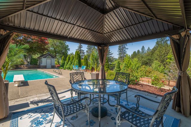 701 Serenity Lane, Grants Pass, OR 97526