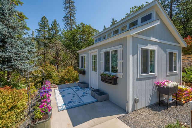 701 Serenity Lane, Grants Pass, OR 97526