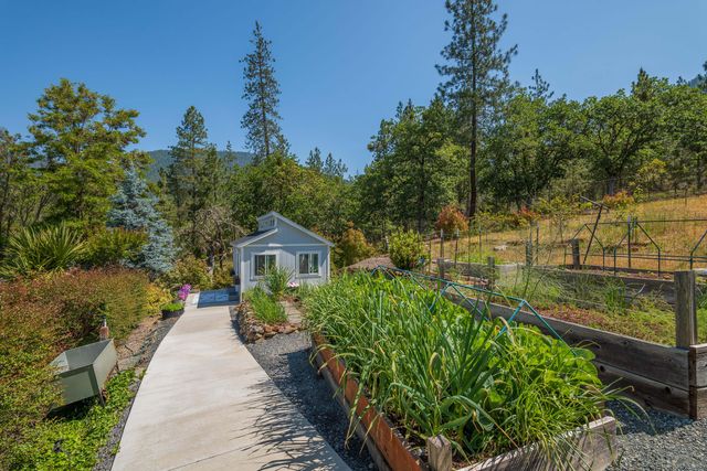 701 Serenity Lane, Grants Pass, OR 97526