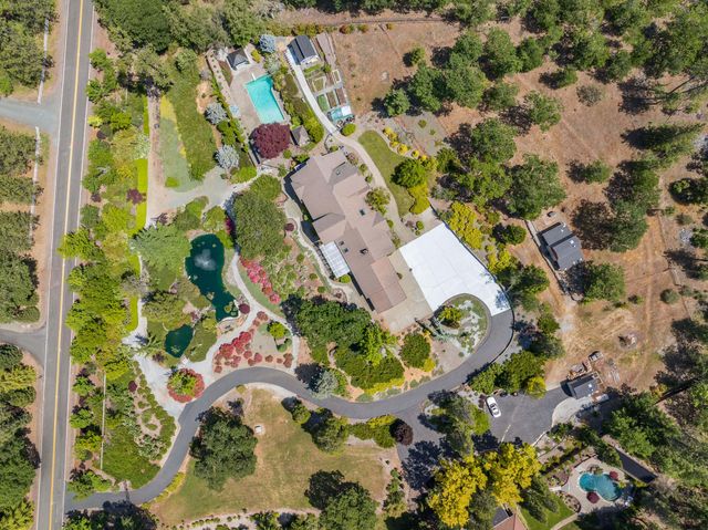 701 Serenity Lane, Grants Pass, OR 97526