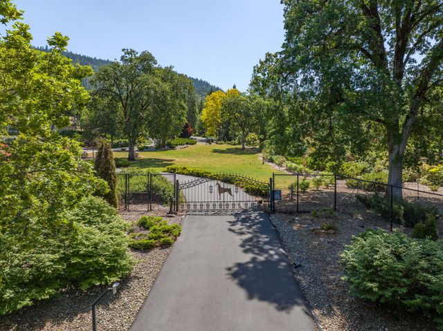 701 Serenity Lane, Grants Pass, OR 97526