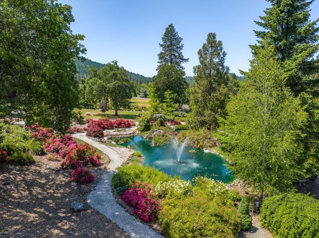 701 Serenity Lane, Grants Pass, OR 97526