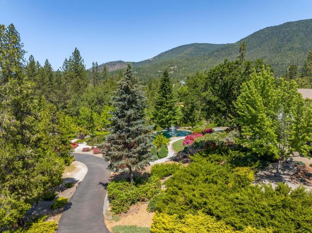 701 Serenity Lane, Grants Pass, OR 97526