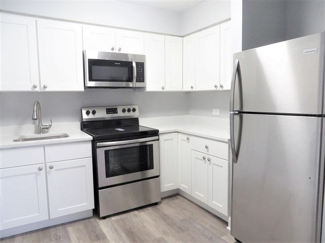 1050 N Wheeling Road 2B, Mount Prospect, IL 60056