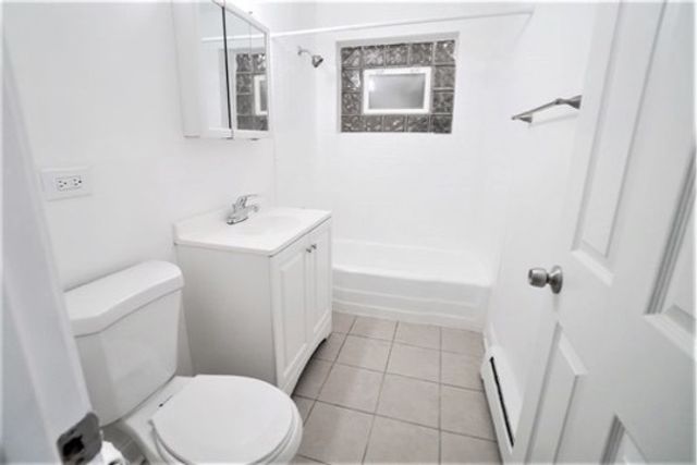 1050 N Wheeling Road 2B, Mount Prospect, IL 60056