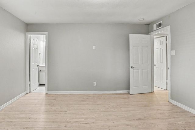 224 Rockcrest Drive, Mesquite, TX 75150