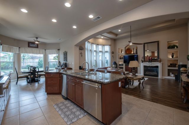 1890 N Hornet Avenue, Clovis, CA 93619