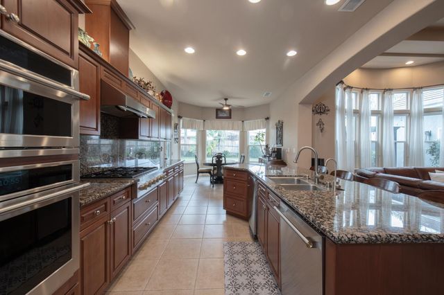 1890 N Hornet Avenue, Clovis, CA 93619