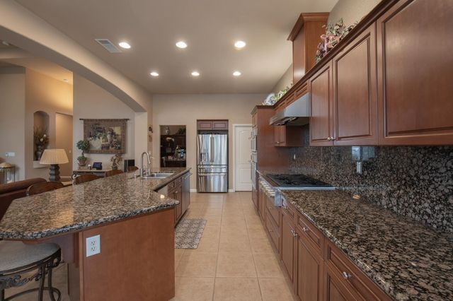 1890 N Hornet Avenue, Clovis, CA 93619