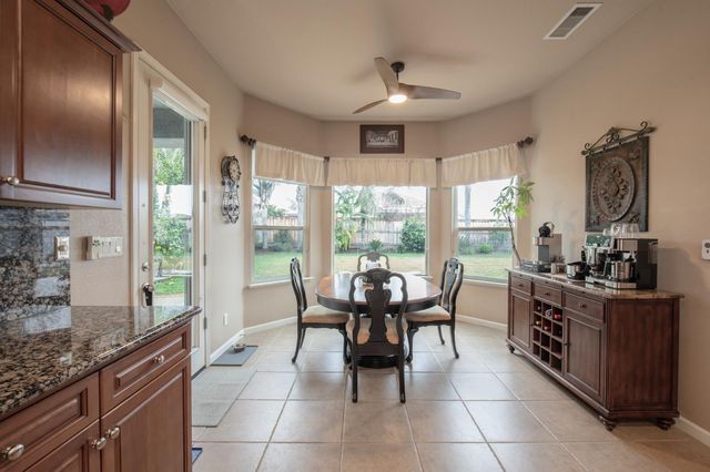 1890 N Hornet Avenue, Clovis, CA 93619