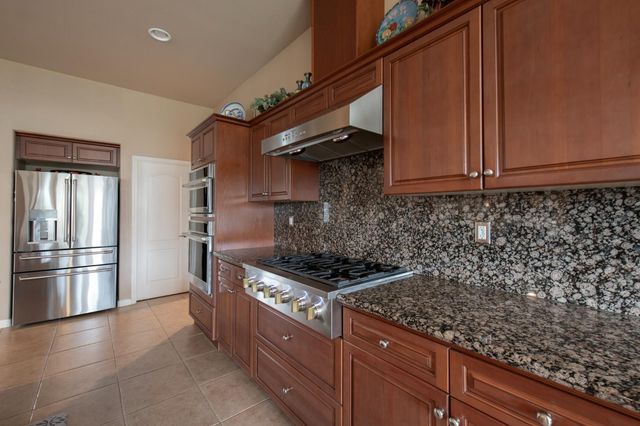 1890 N Hornet Avenue, Clovis, CA 93619