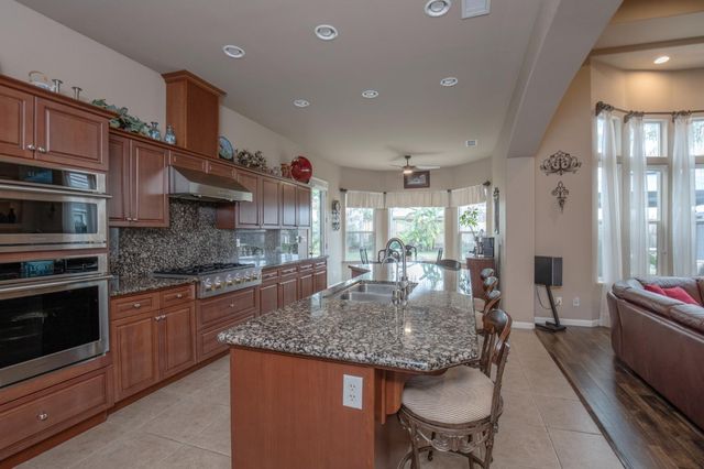 1890 N Hornet Avenue, Clovis, CA 93619