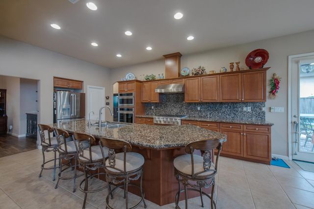 1890 N Hornet Avenue, Clovis, CA 93619