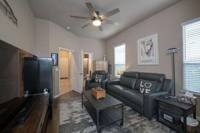 1890 N Hornet Avenue, Clovis, CA 93619