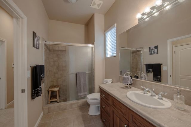 1890 N Hornet Avenue, Clovis, CA 93619