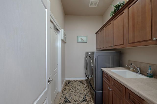 1890 N Hornet Avenue, Clovis, CA 93619