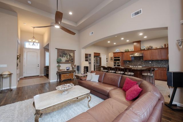 1890 N Hornet Avenue, Clovis, CA 93619