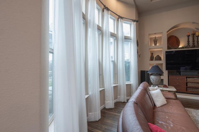 1890 N Hornet Avenue, Clovis, CA 93619