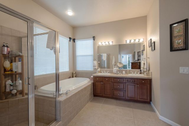 1890 N Hornet Avenue, Clovis, CA 93619