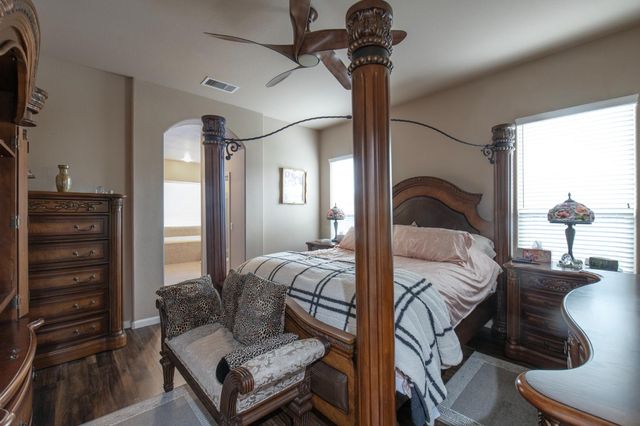 1890 N Hornet Avenue, Clovis, CA 93619