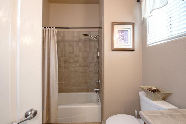 1890 N Hornet Avenue, Clovis, CA 93619