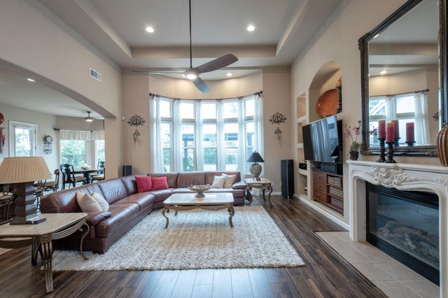 1890 N Hornet Avenue, Clovis, CA 93619