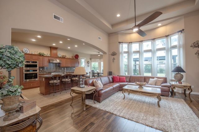 1890 N Hornet Avenue, Clovis, CA 93619