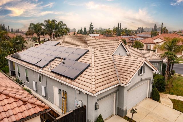 1890 N Hornet Avenue, Clovis, CA 93619