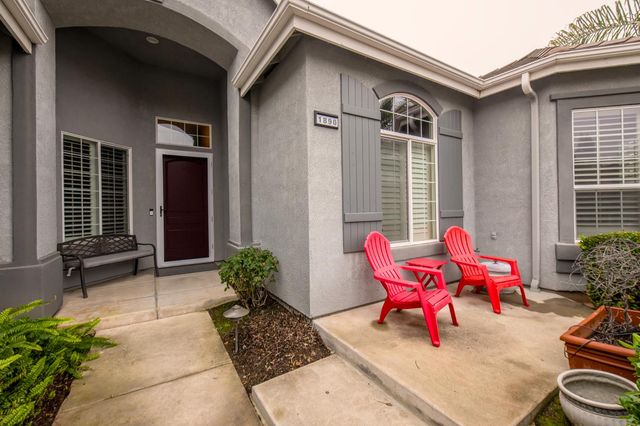 1890 N Hornet Avenue, Clovis, CA 93619