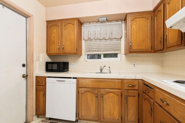 6545 N Raisina Avenue, Fresno, CA 93710