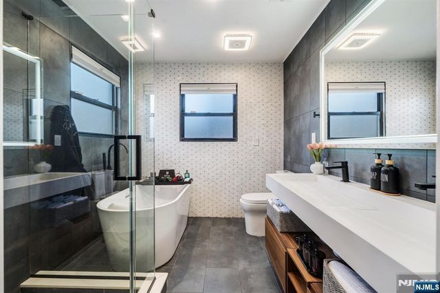 1013 Boulevard, New Milford, NJ 07646