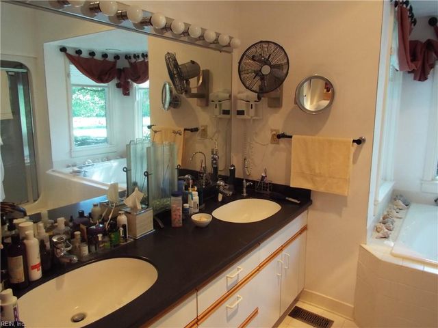 15050 White Meadow RD, Boykins, VA 23827