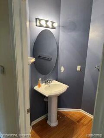 33540 Birchlawn, Westland, MI 48185