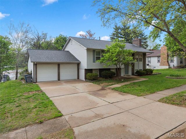 1627 Prestonpark Lane, St Louis, MO 63146